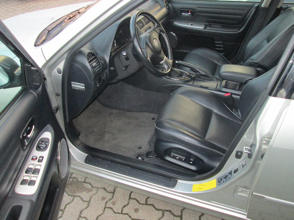 LEXUS IS 200 (01/12/2004) - 